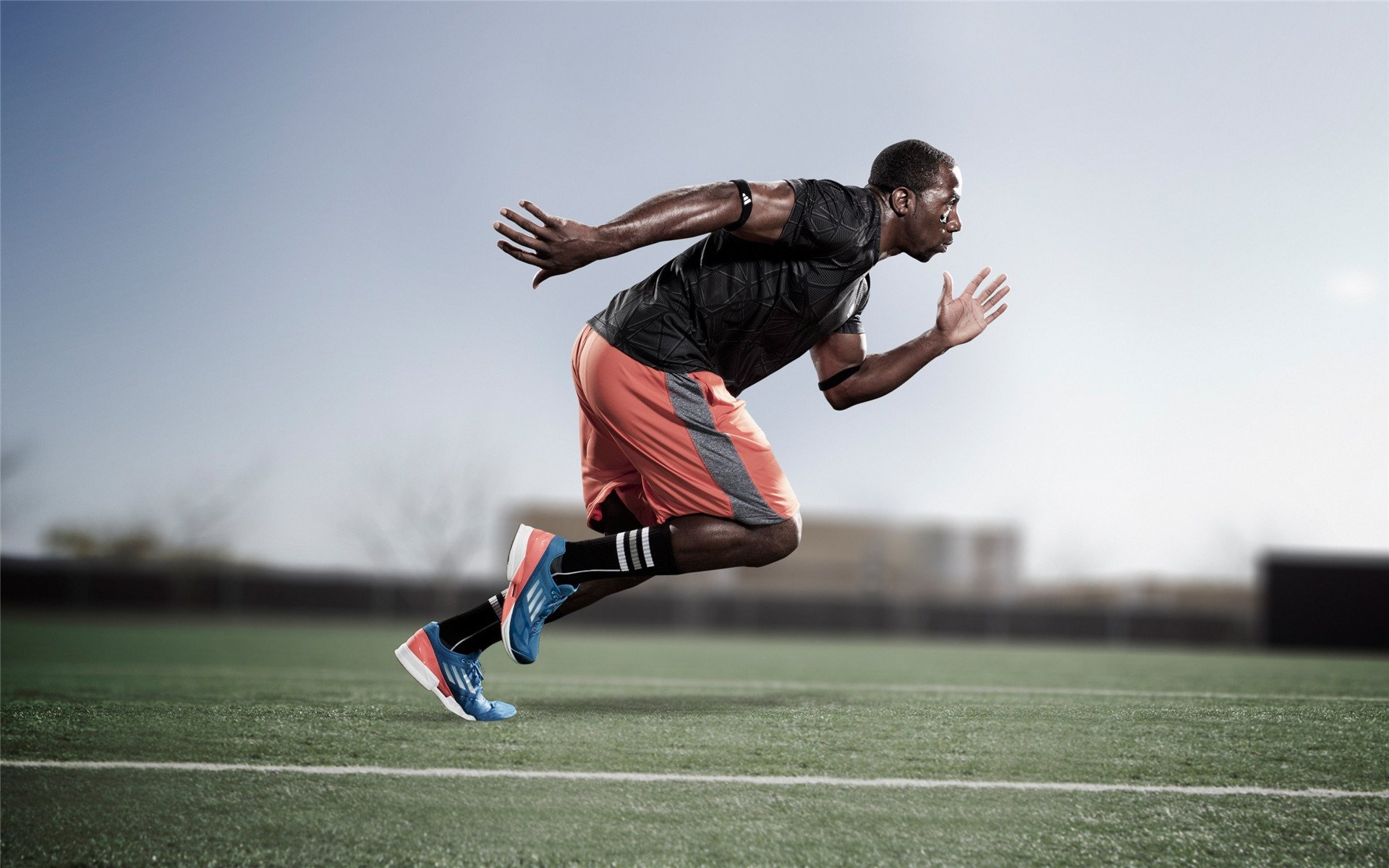 曼联主场小胜莱斯特城，继续追赶榜首，曼联vs莱斯特城爱奇艺