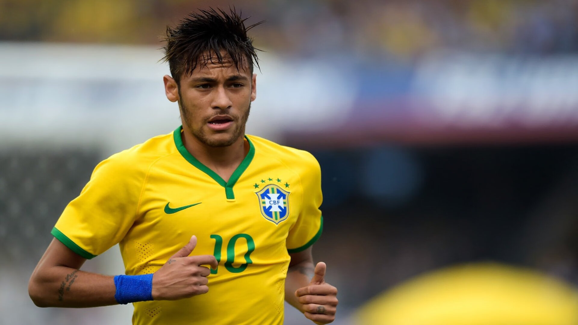 球场“固若金汤”防线:史上最难攻破的后防阵容!,防守时后卫防哪个位置